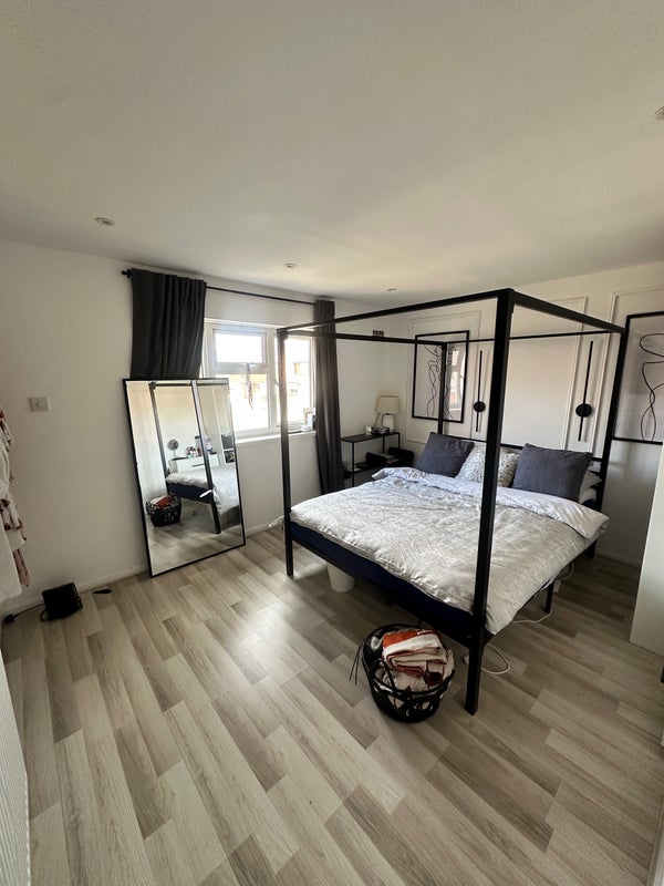 Room Robin Drive in Ipswich