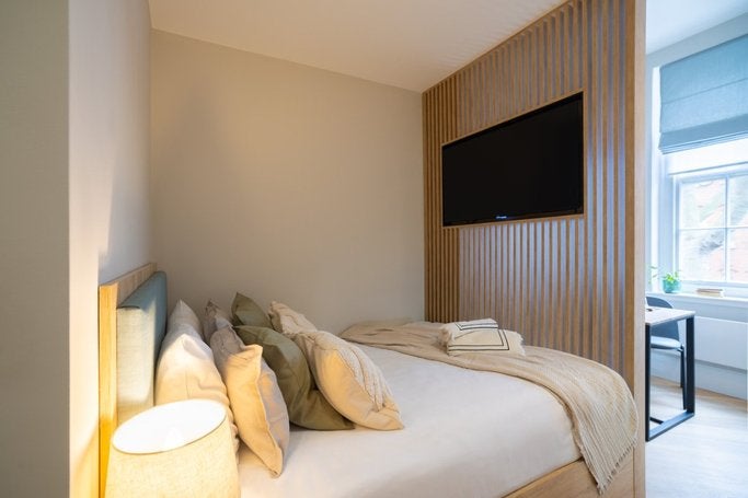 Flat Draycott Avenue in Greater London