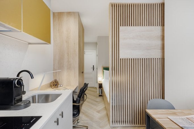 Flat Draycott Avenue in Greater London