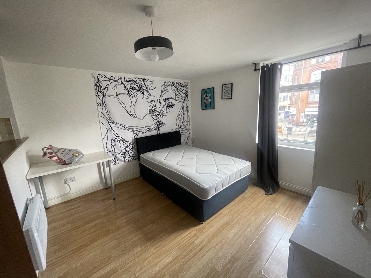 Flat Humberstone Gate in Leicester