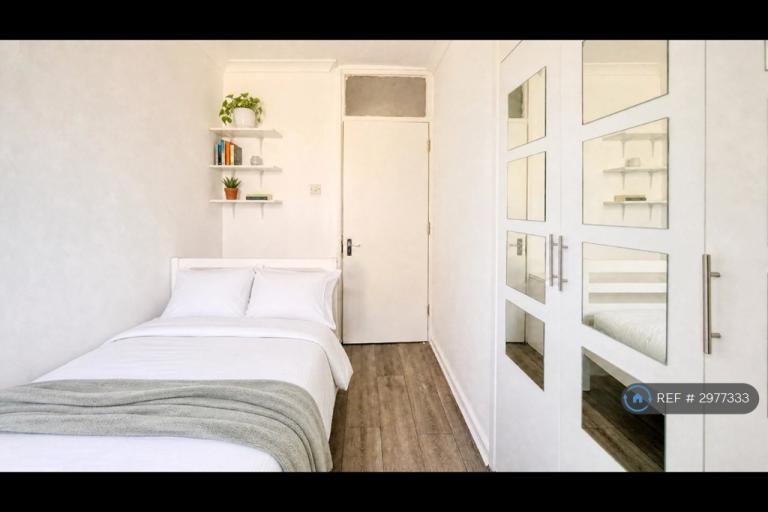 Room Wickham Street in Greater London