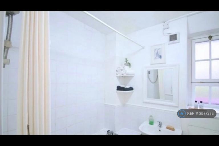 Room Wickham Street in Greater London