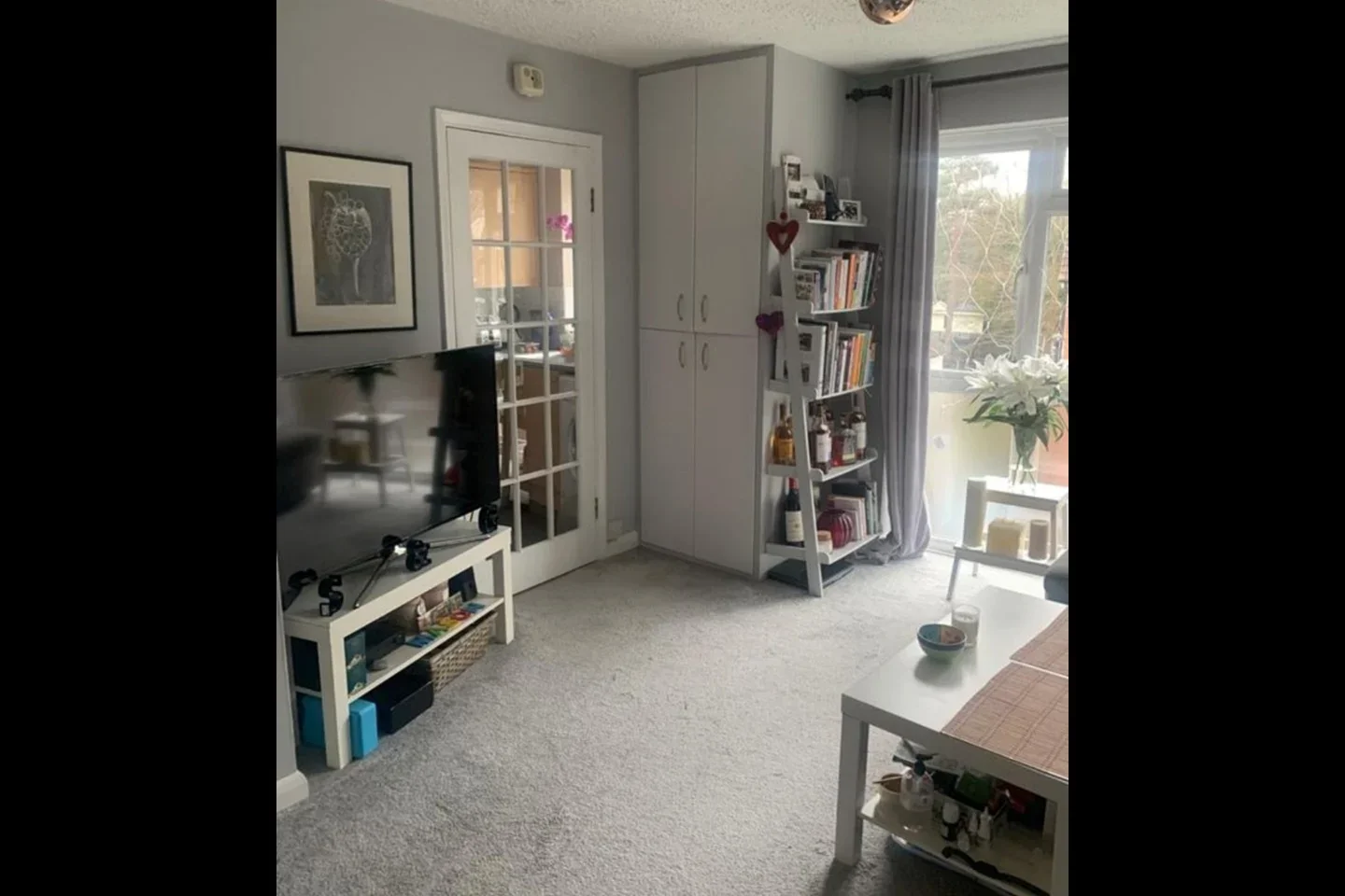 Flat Fox Hill in Greater London