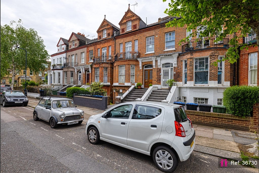 Flat Hazelmere Road in Greater London