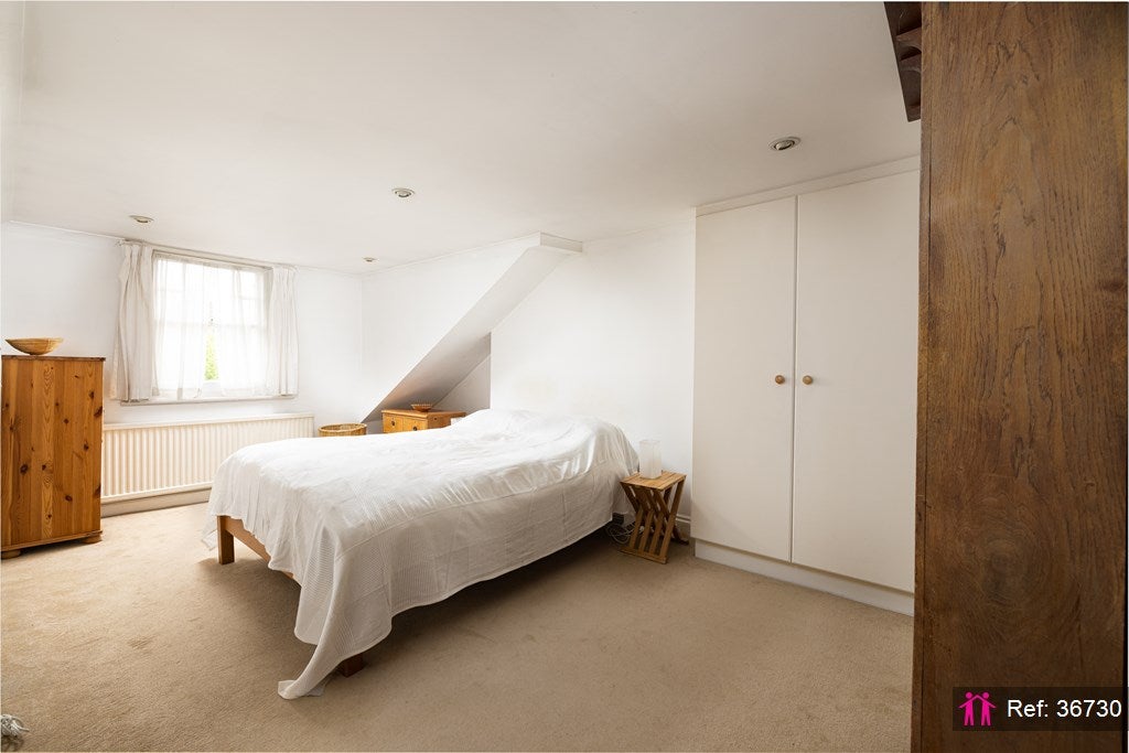 Flat Hazelmere Road in Greater London