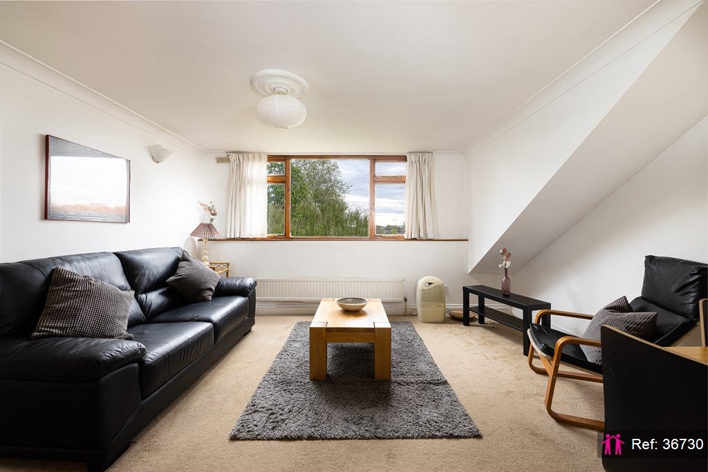 Flat Hazelmere Road in Greater London