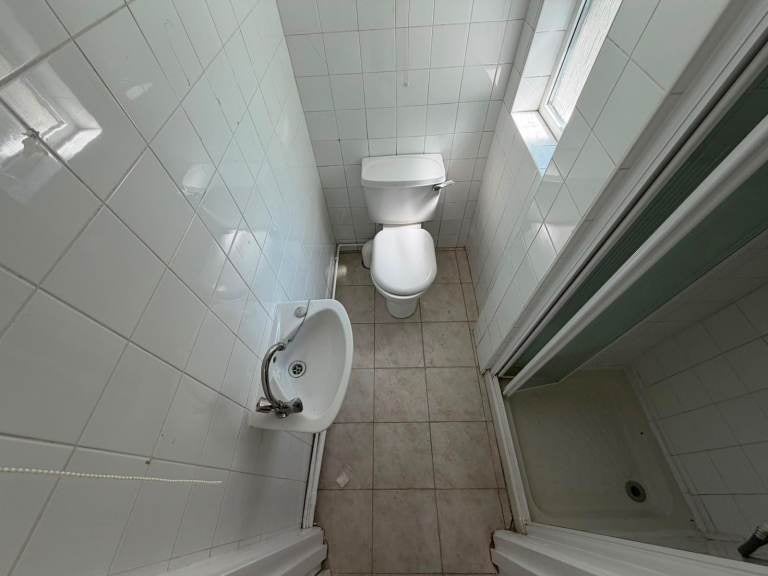 Flat Whitworth Road in Greater London