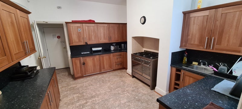 Room Neville Road in Crosby