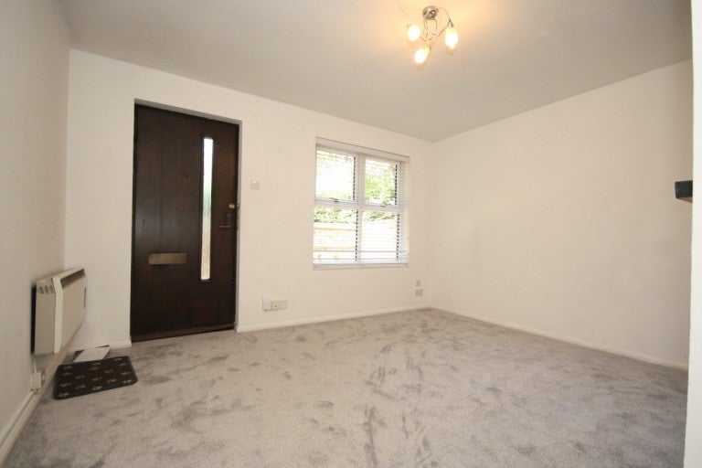 Flat Hurlford in Woking