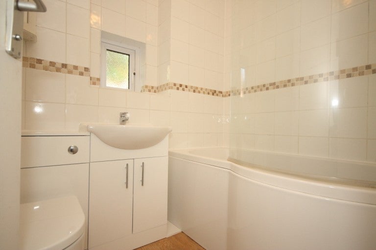Flat Hurlford in Woking