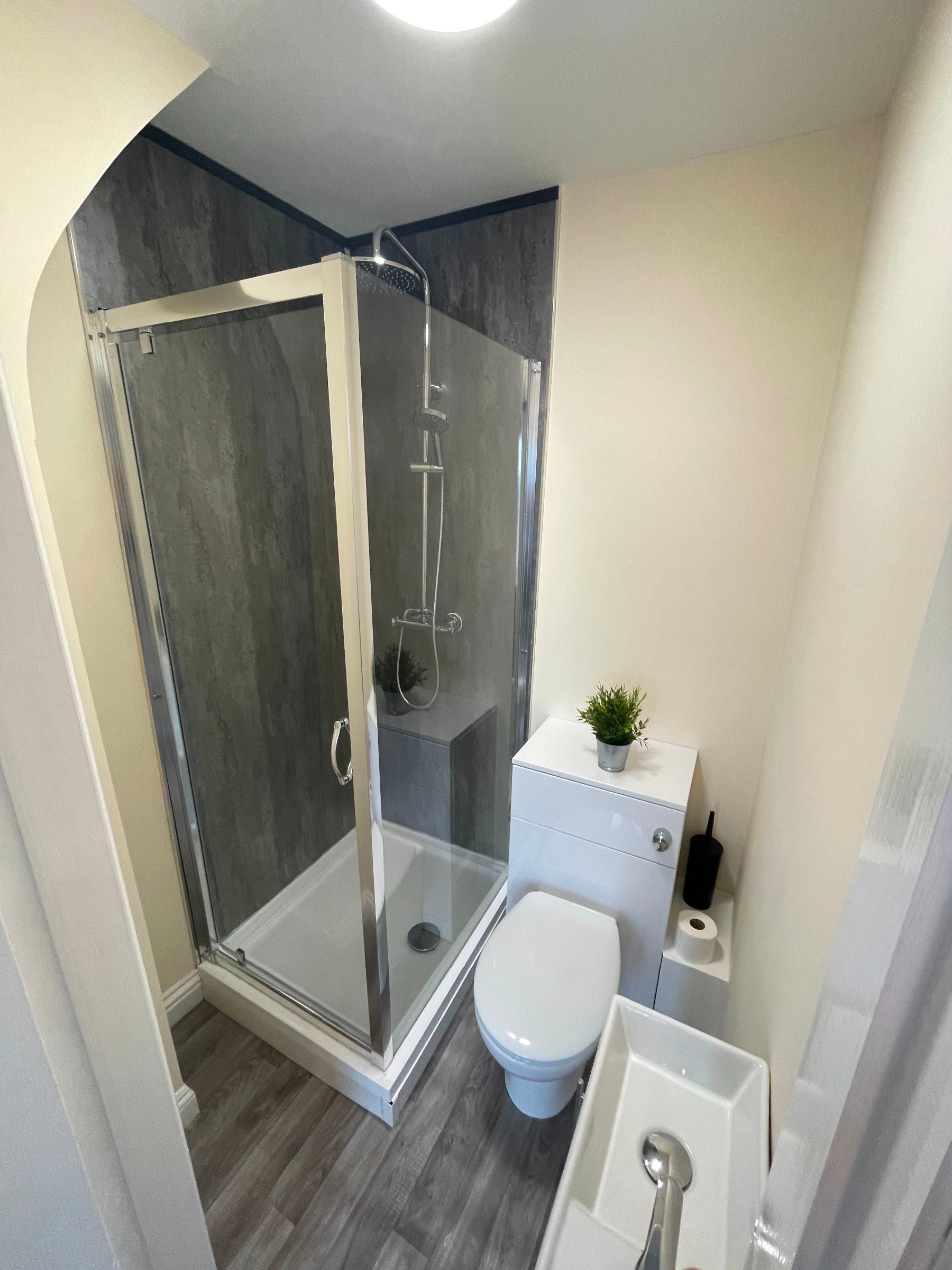 Room Derrington Avenue in Crewe