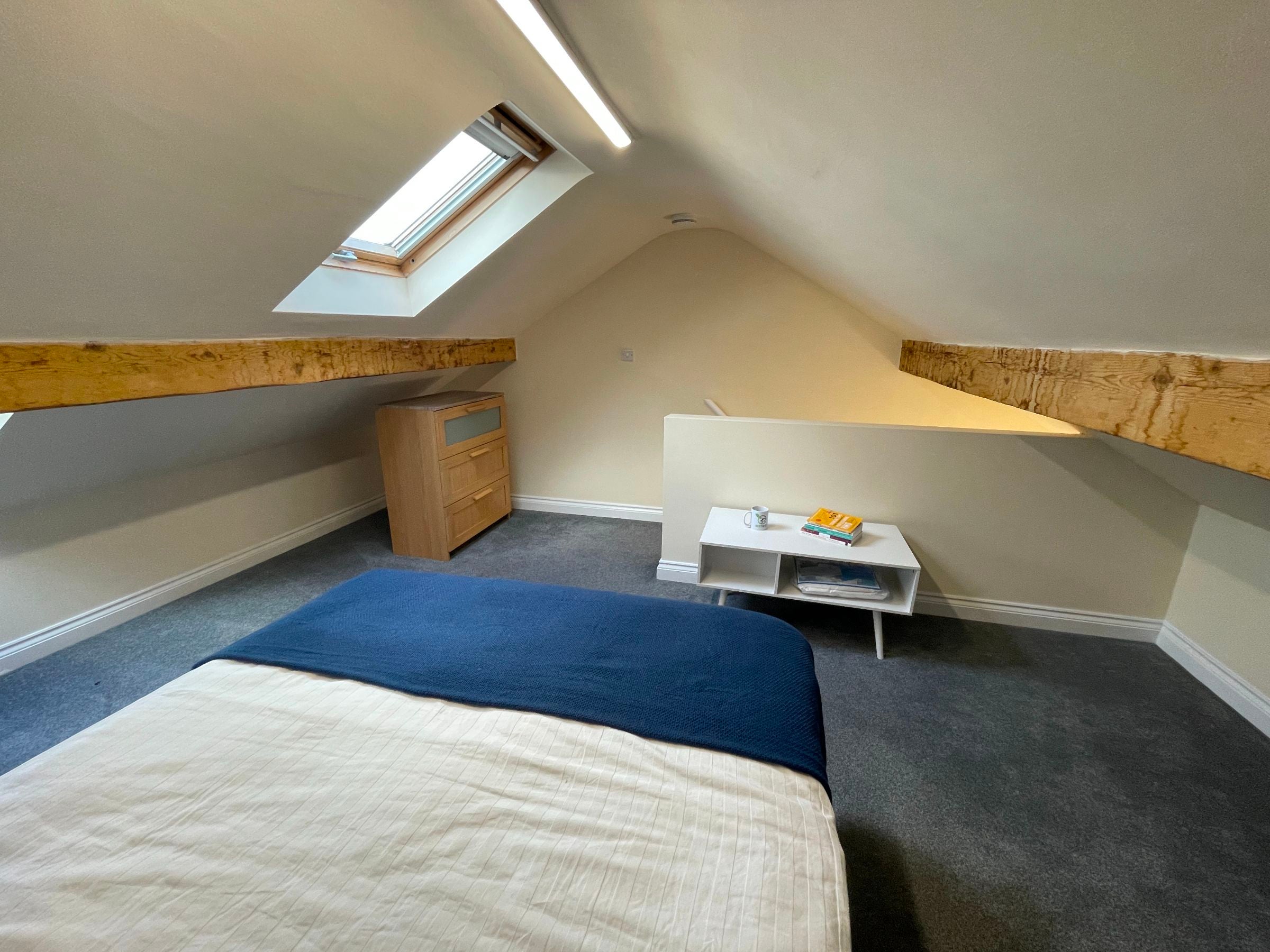 Room Derrington Avenue in Crewe