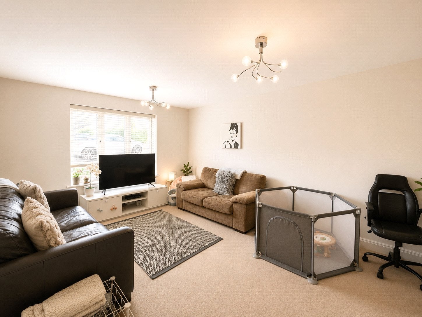 Flat Allington Close in Waverley
