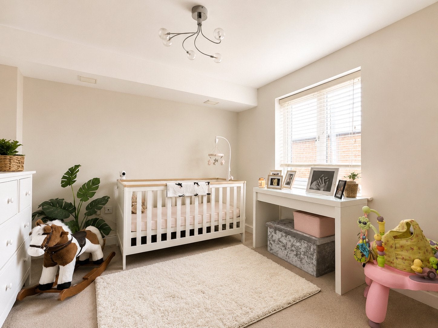 Flat Allington Close in Waverley