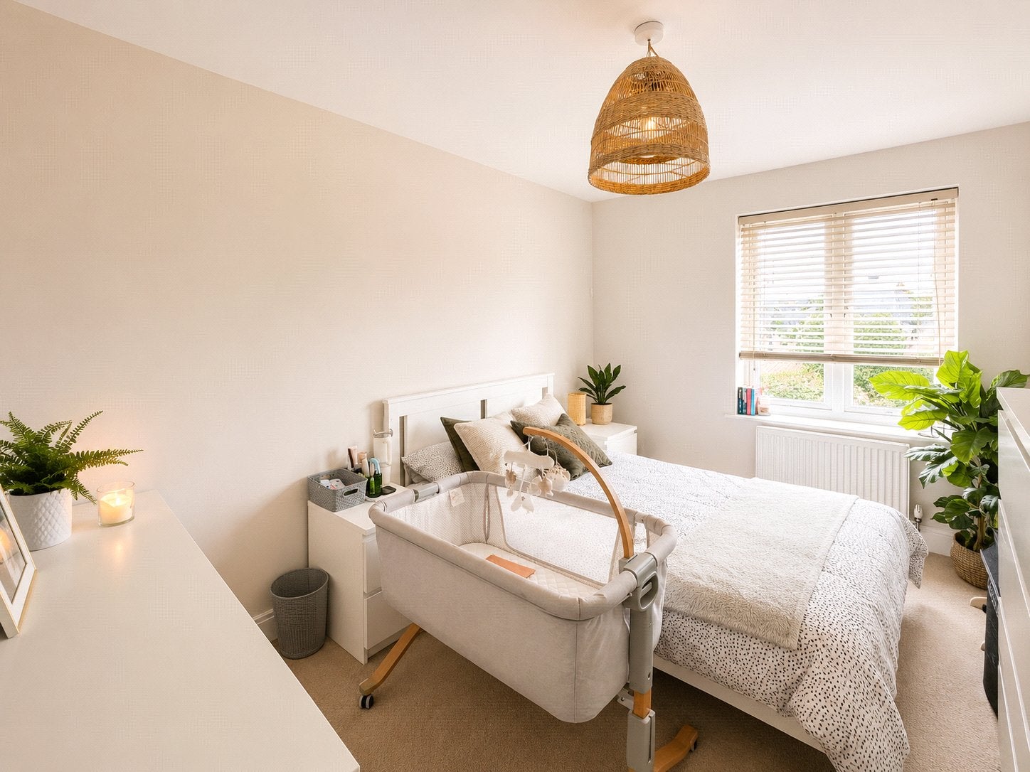 Flat Allington Close in Waverley