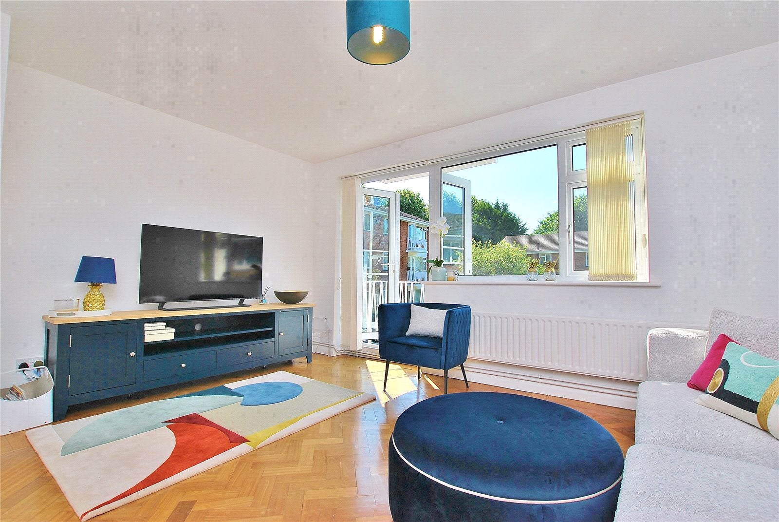 Flat Lower Edgeborough Road in Guildford