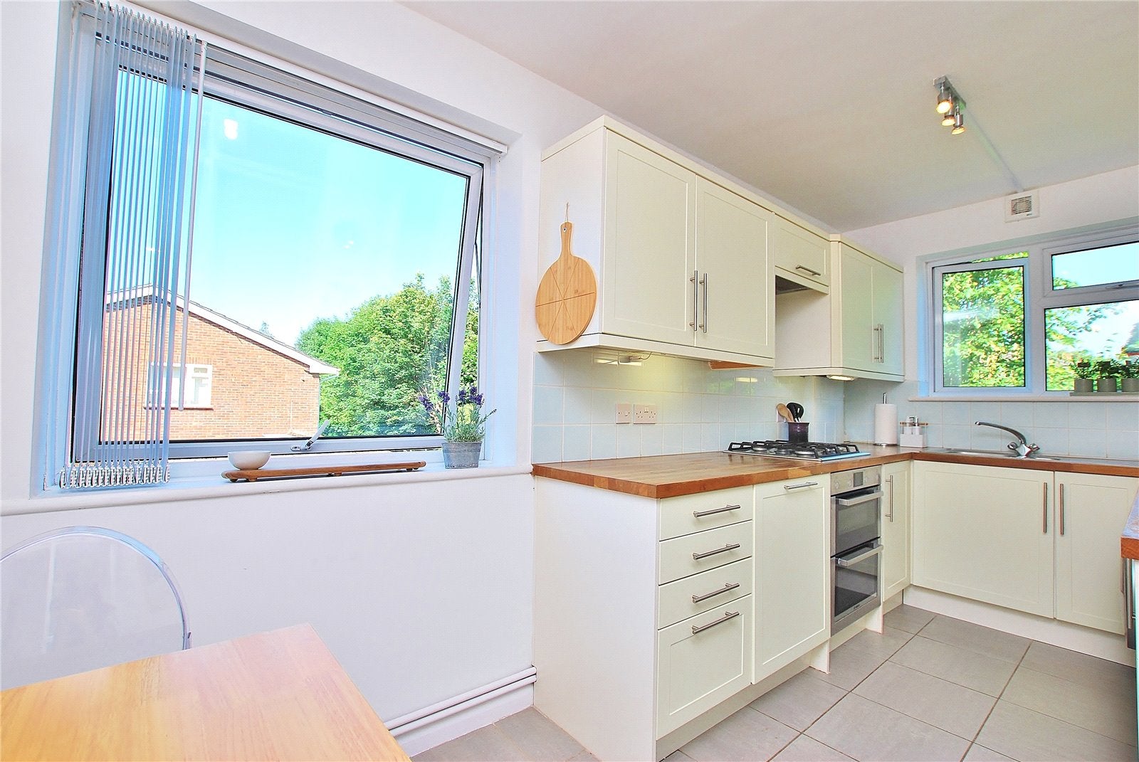 Flat Lower Edgeborough Road in Guildford