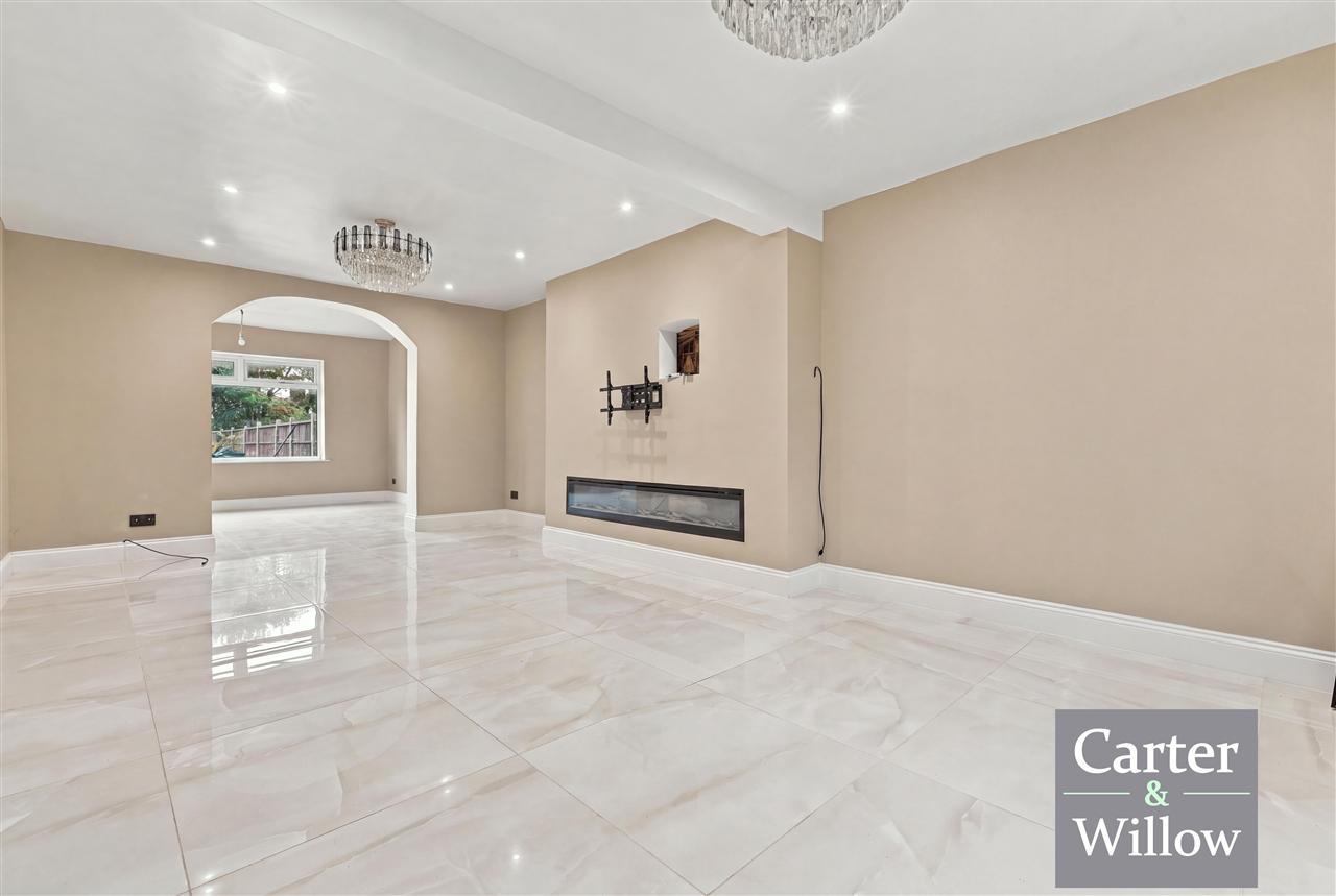 House Manning Road in Greater London