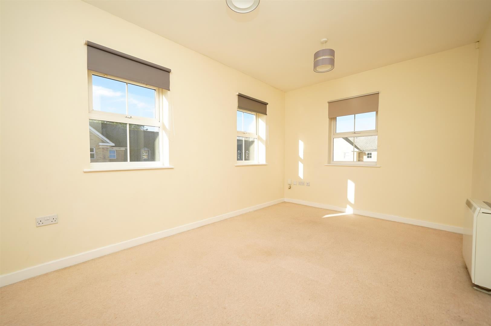 Flat Stanbridge Road in Leighton Buzzard