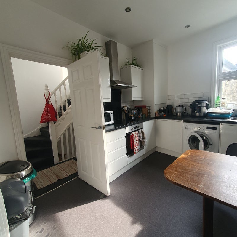Room Grove Green Road in Greater London