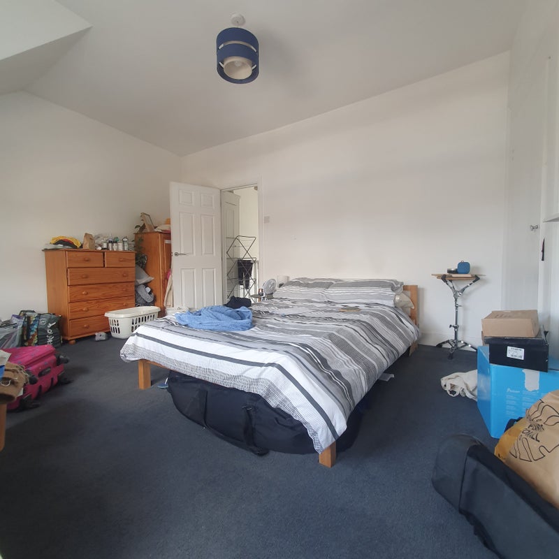 Room Grove Green Road in Greater London