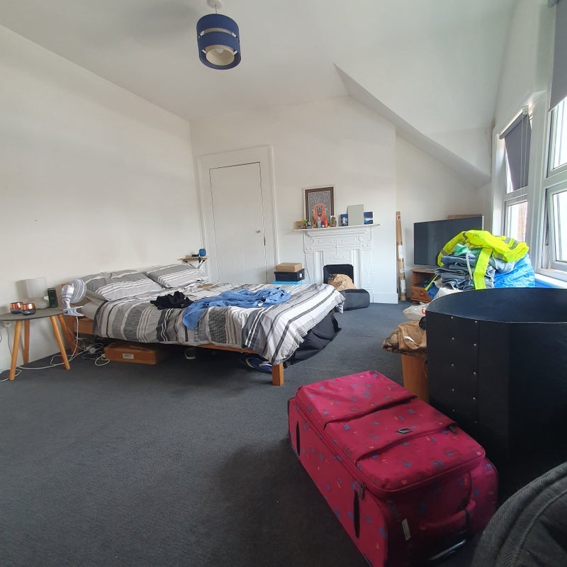 Room Grove Green Road in Greater London