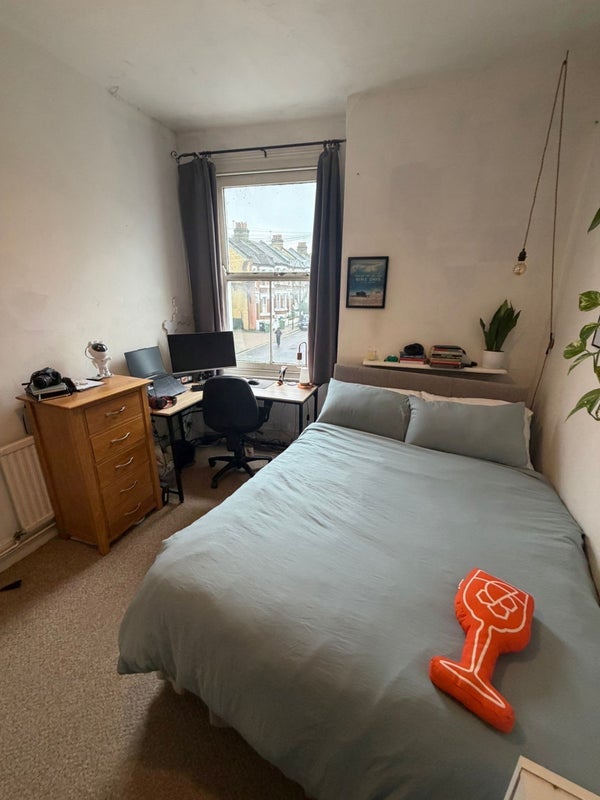 Room Netherford Road in Greater London