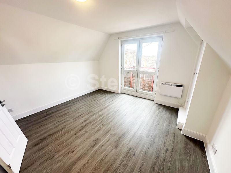 Flat Barking Road in Greater London