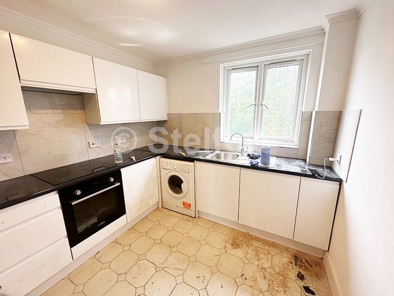 Flat Barking Road in Greater London