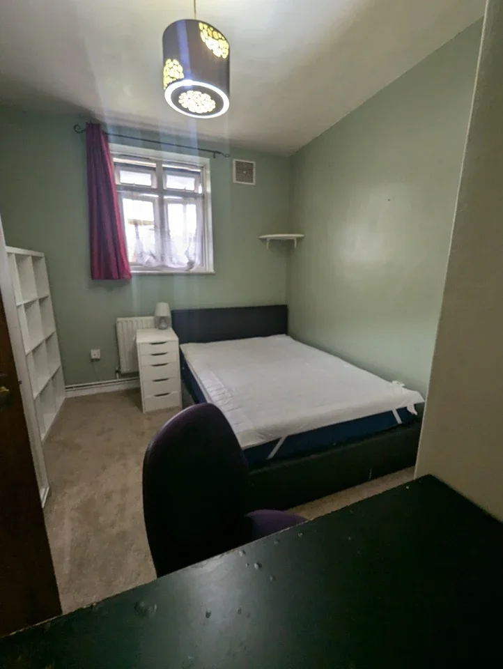 Room Mornington Avenue in Greater London