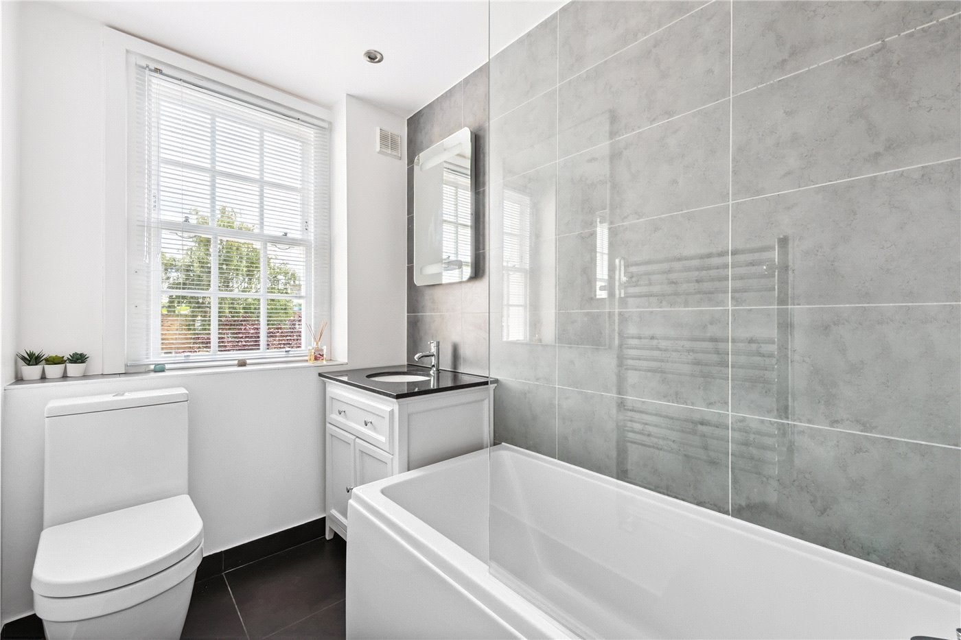 Flat Rheidol Terrace in Greater London