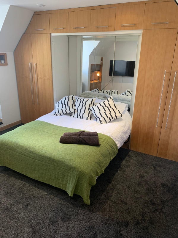 Room Thornton Road in Greater London
