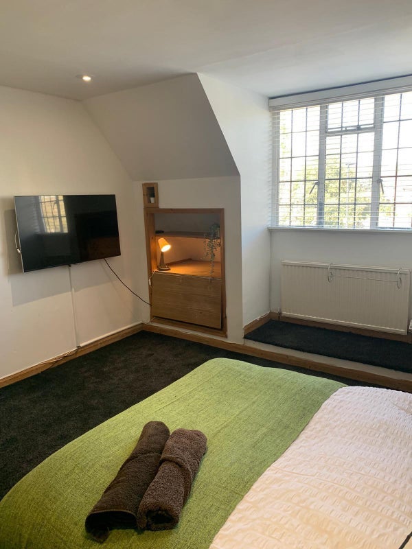 Room Thornton Road in Greater London