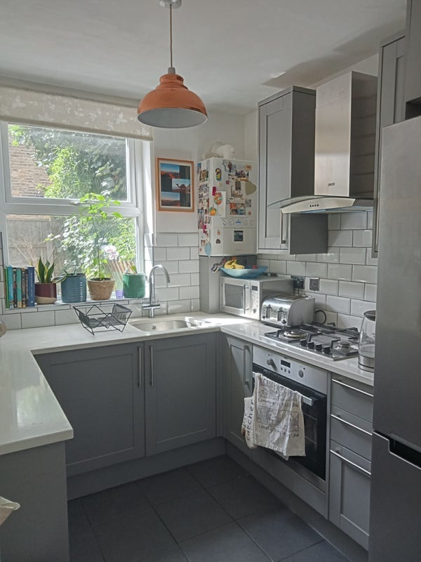 Room Ling Road in Greater London