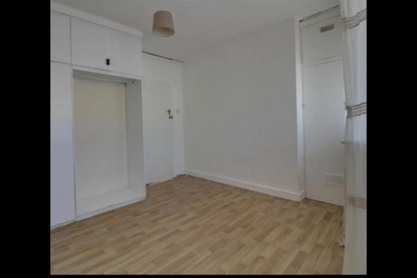 House Third Avenue in Greater London