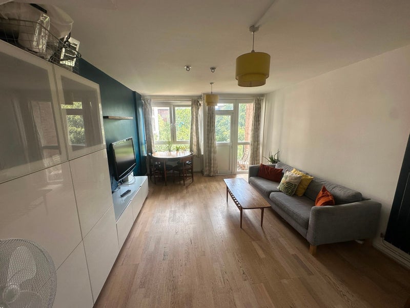 Room Sanctuary Street in Greater London