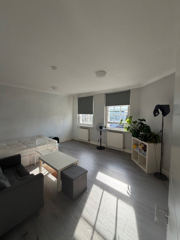 Room Pedley Street in Greater London