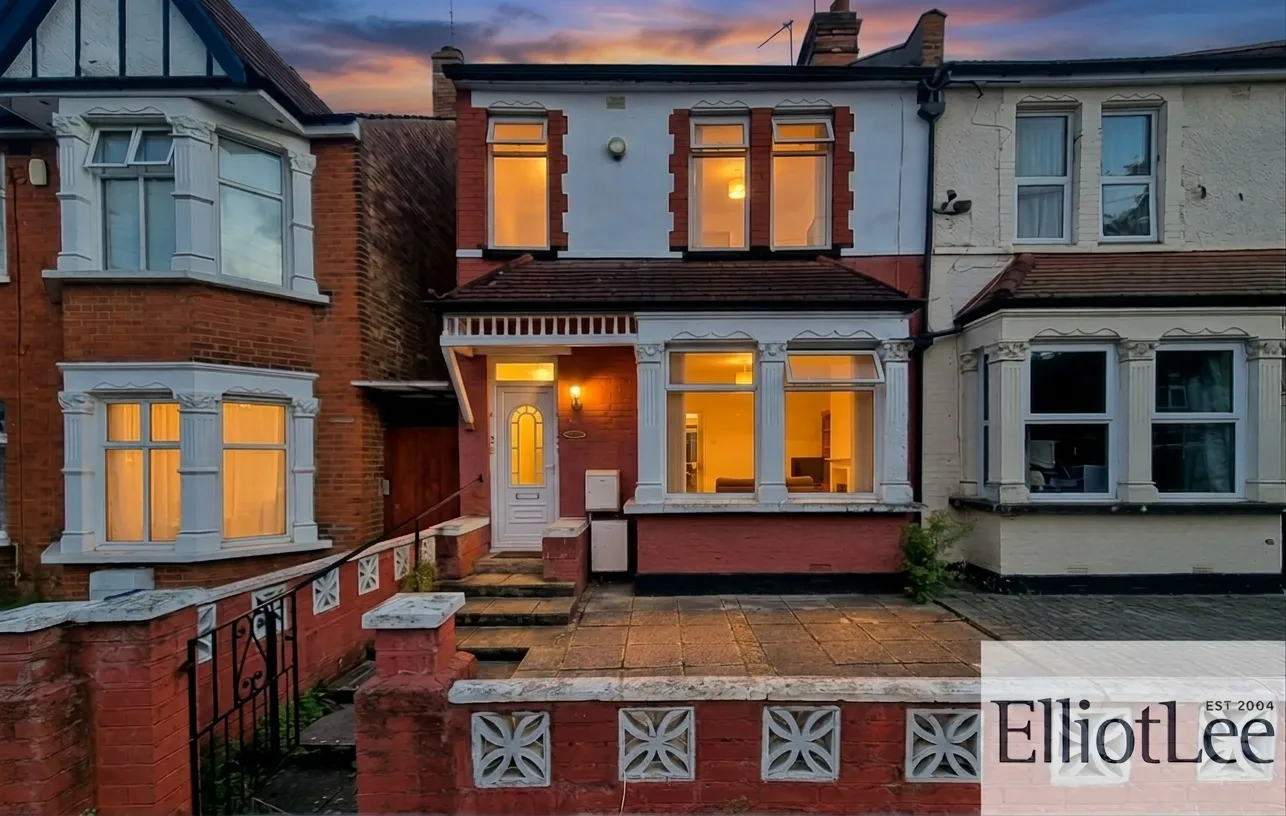 Flat Bolton Road in Greater London