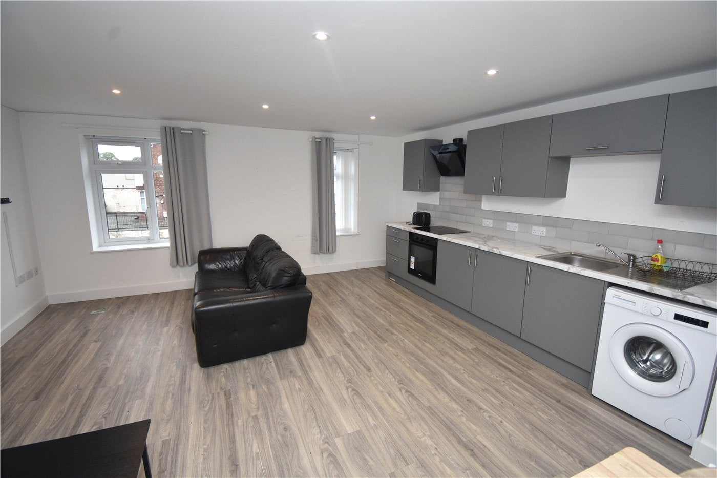 Flat New Chester Road in New Ferry