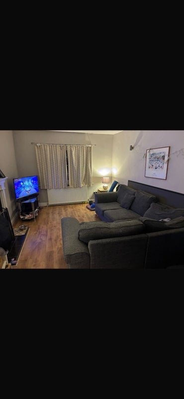 Room Regina Drive in Leeds