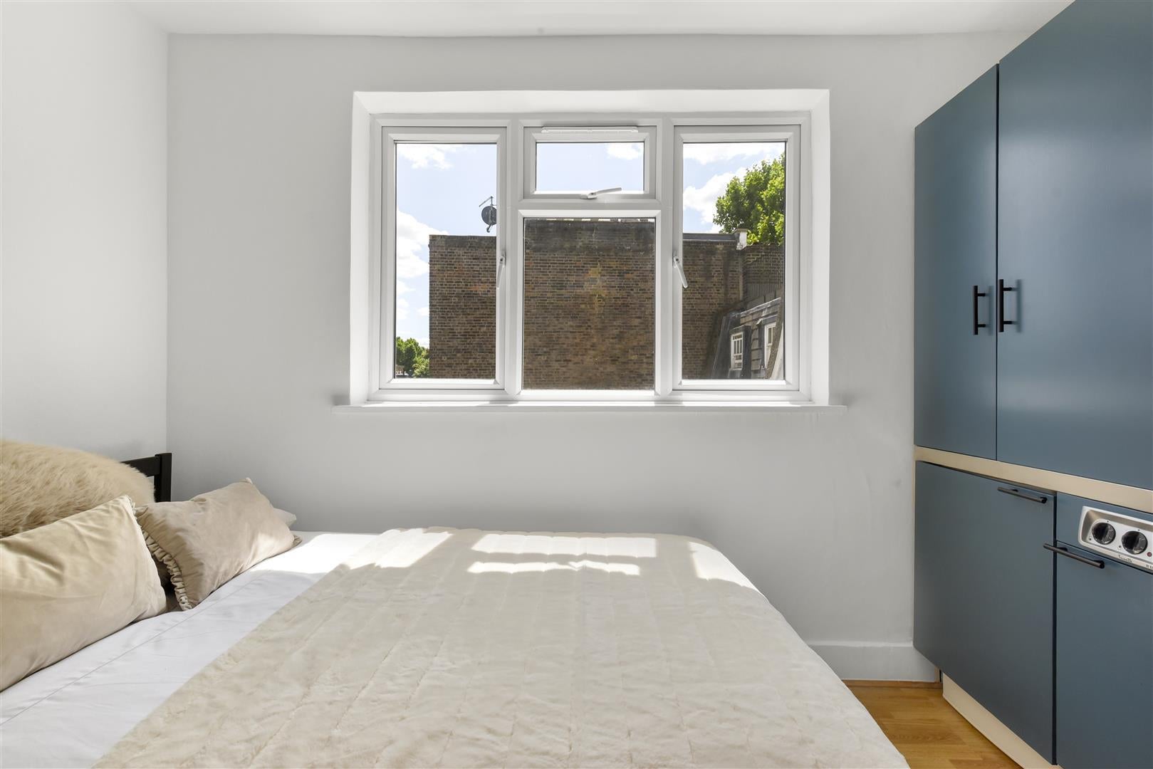 Flat St Petersburgh Place in City of Westminster