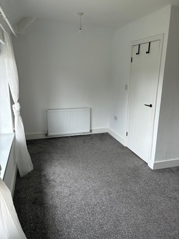 Room Hursley Road in Liverpool