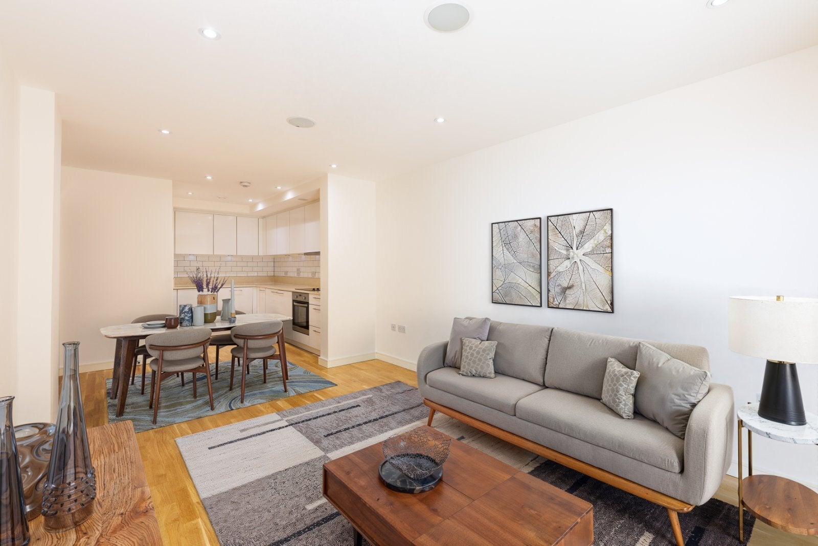Flat Chartfield Avenue in Greater London