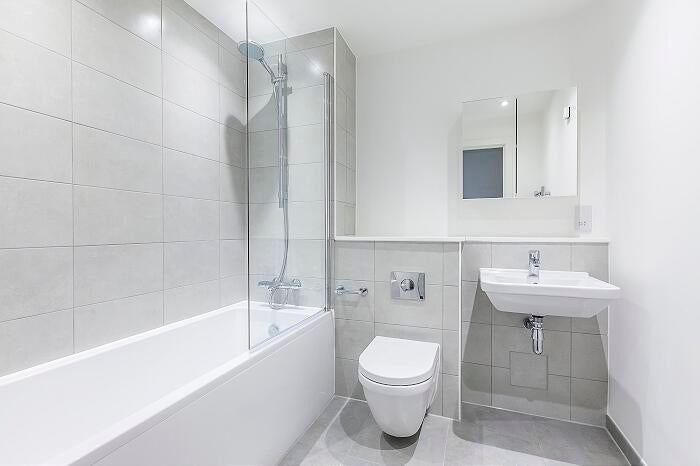 Room Silvertown Way in Greater London