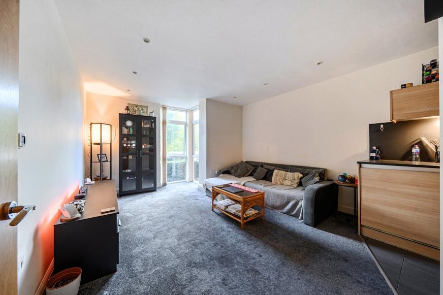Flat Kerr Place in Aylesbury
