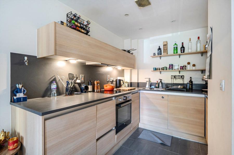Flat Kerr Place in Aylesbury