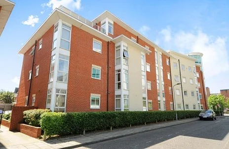 Flat Kerr Place in Aylesbury