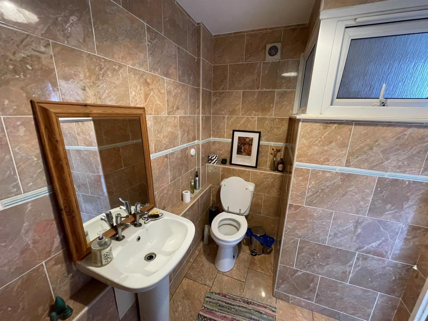 Flat Baslow Walk in Greater London