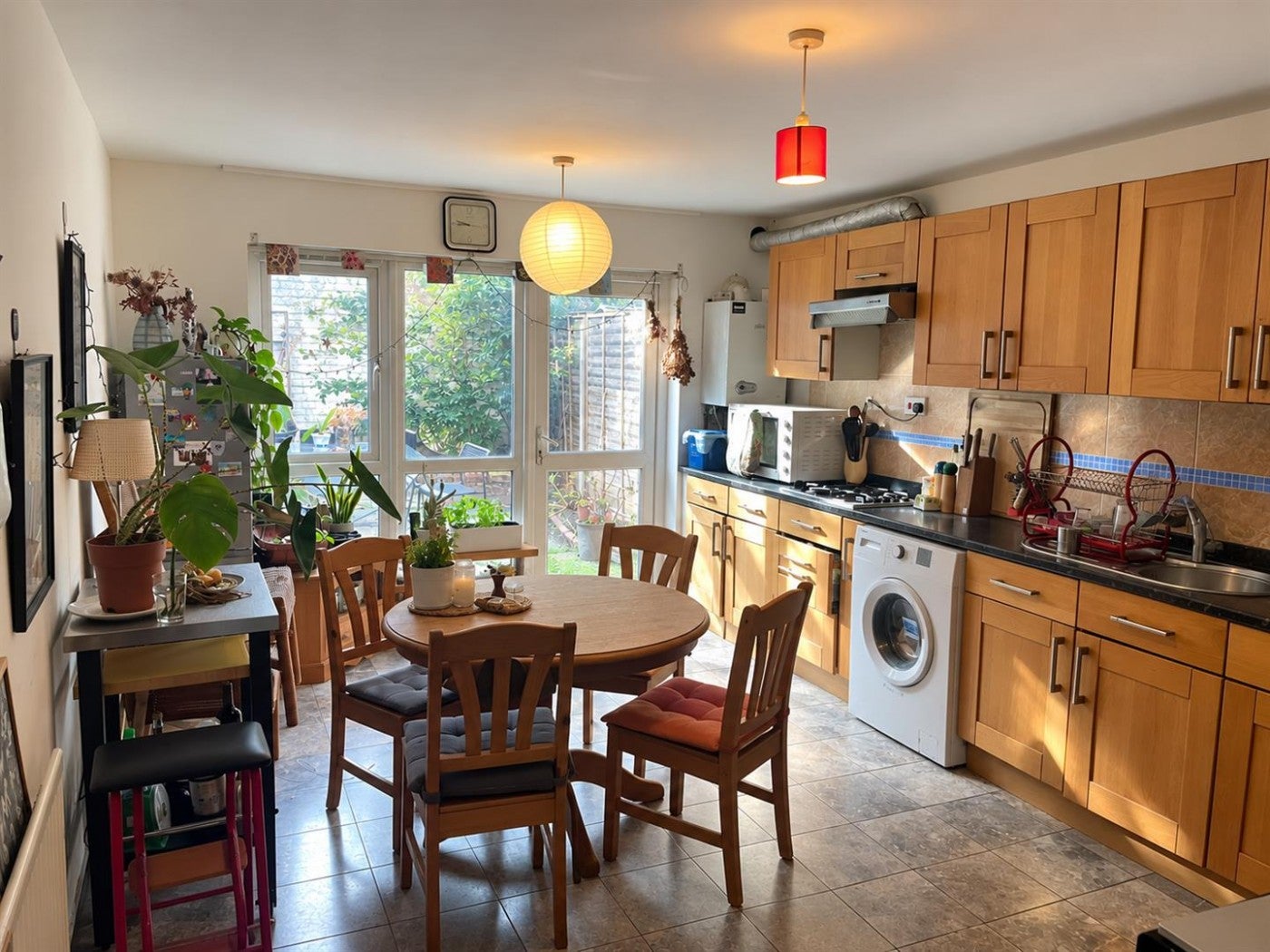 Flat Baslow Walk in Greater London