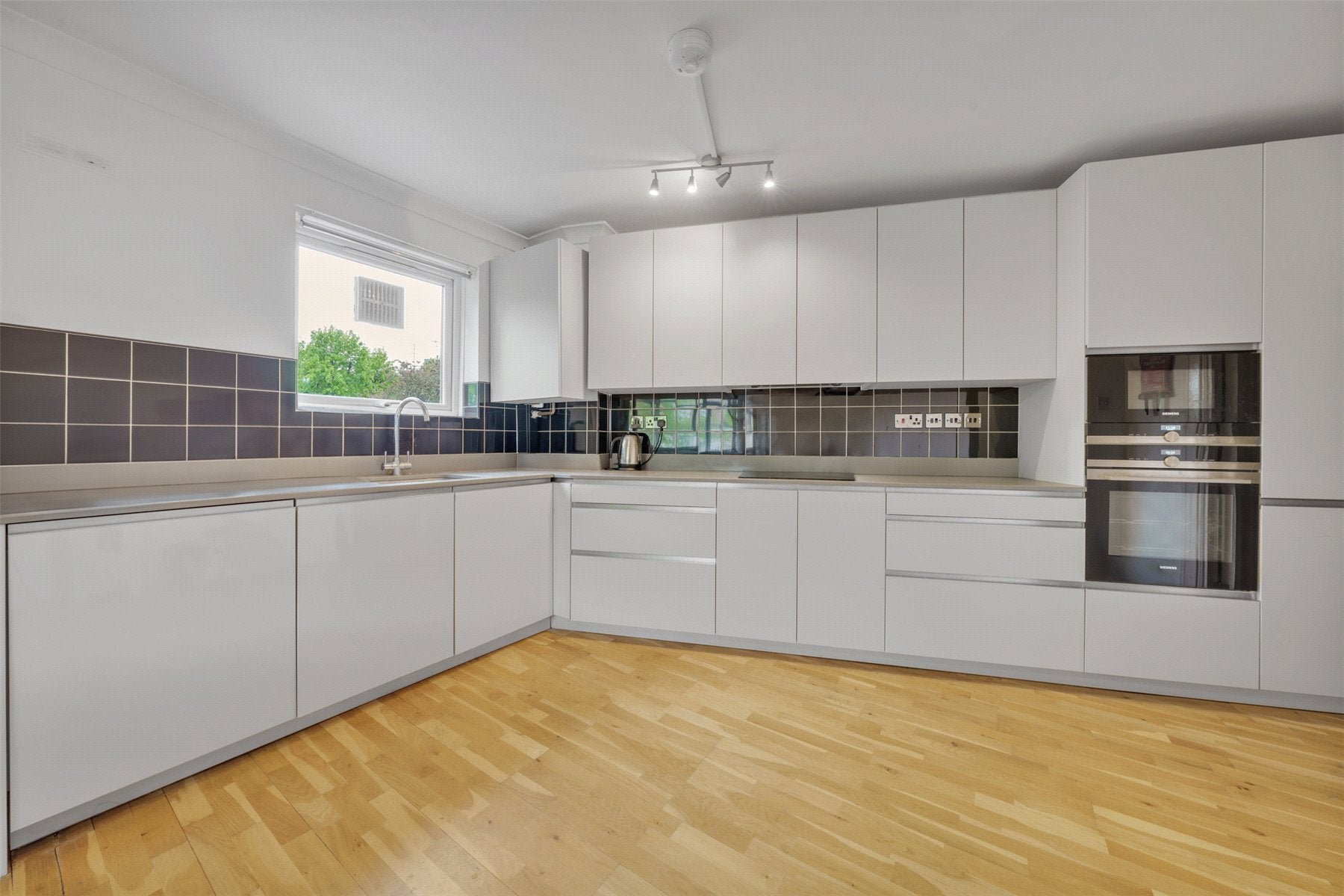 Flat Belsize Road in Greater London